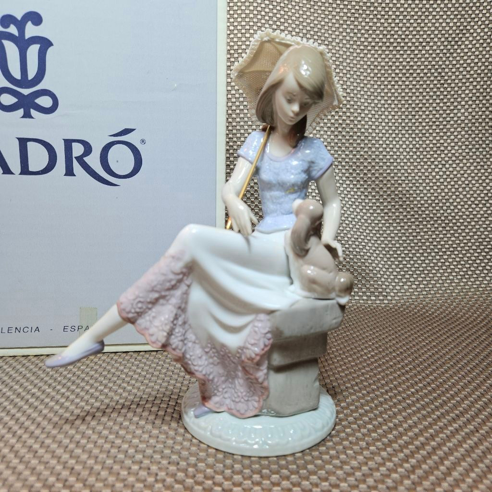 Retired Lladro #7612 "Picture Perfect" with Orig Box 5th Anniversary Society 1